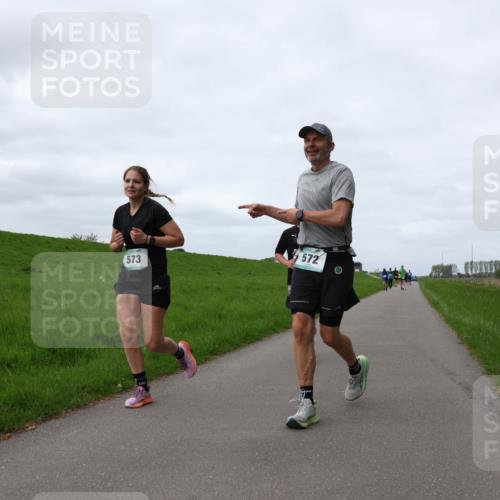 04.05.2025 - 8. Wedeler Halbmarathon Yannick Fuchs http://msf.ph/oto/7837844 04.05.2025 11:46:27 Laufen 572, 573 meine-sportfotos.de