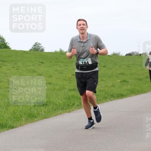 04.05.2025 - 8. Wedeler Halbmarathon Lena Gebhardt http://msf.ph/oto/7837846 04.05.2025 11:35:36 Laufen 184, 597, 598, 295 meine-sportfotos.de