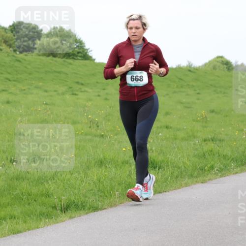 04.05.2025 - 8. Wedeler Halbmarathon Lena Gebhardt http://msf.ph/oto/7837955 04.05.2025 11:35:55 Laufen 668 meine-sportfotos.de
