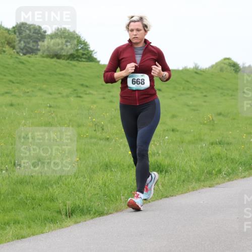 04.05.2025 - 8. Wedeler Halbmarathon Lena Gebhardt http://msf.ph/oto/7837960 04.05.2025 11:35:55 Laufen 668 meine-sportfotos.de
