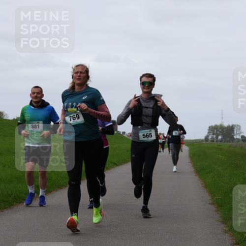 04.05.2025 - 8. Wedeler Halbmarathon Yannick Fuchs http://msf.ph/oto/7838034 04.05.2025 11:25:06 Laufen 881, 769, 565 meine-sportfotos.de