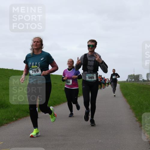 04.05.2025 - 8. Wedeler Halbmarathon Yannick Fuchs http://msf.ph/oto/7838060 04.05.2025 11:25:07 Laufen 202, 5, 769, 880, 565 meine-sportfotos.de