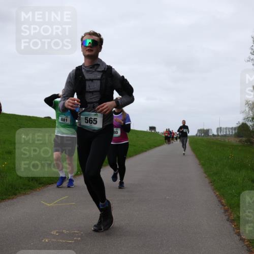04.05.2025 - 8. Wedeler Halbmarathon Yannick Fuchs http://msf.ph/oto/7838111 04.05.2025 11:25:08 Laufen 769, 881, 565, 80 meine-sportfotos.de