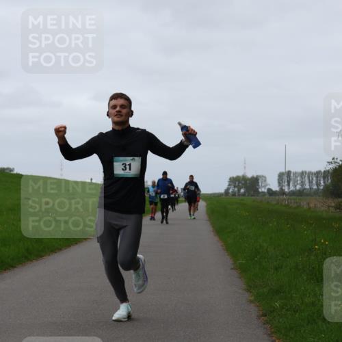 04.05.2025 - 8. Wedeler Halbmarathon Yannick Fuchs http://msf.ph/oto/7838234 04.05.2025 11:25:12 Laufen 31 meine-sportfotos.de