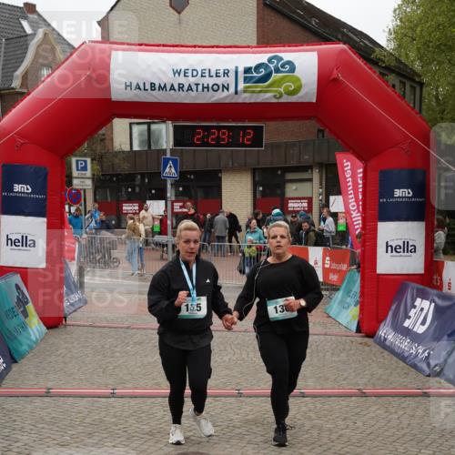 04.05.2025 - 8. Wedeler Halbmarathon Felixshl http://msf.ph/oto/7838252 04.05.2025 12:29:10 Ziel 136, 137 meine-sportfotos.de