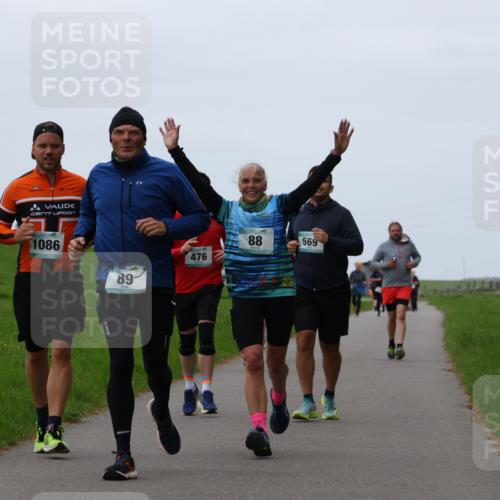 04.05.2025 - 8. Wedeler Halbmarathon Yannick Fuchs http://msf.ph/oto/7838341 04.05.2025 11:25:18 Laufen 1086, 89, 476, 88, 88, 569 meine-sportfotos.de