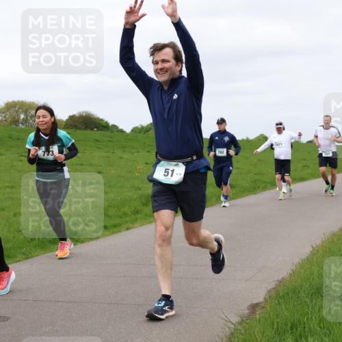 04.05.2025 - 8. Wedeler Halbmarathon Lena Gebhardt http://msf.ph/oto/7838379 04.05.2025 11:37:11 Laufen 851, 51, 79, 782, 1071, 855 meine-sportfotos.de