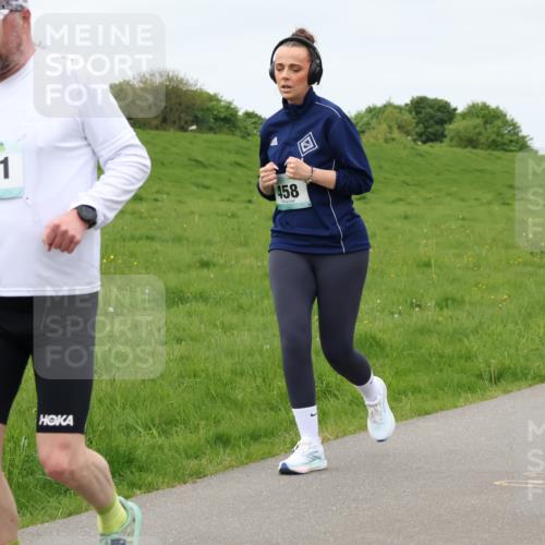 04.05.2025 - 8. Wedeler Halbmarathon Lena Gebhardt http://msf.ph/oto/7838420 04.05.2025 11:37:15 Laufen 1071, 458 meine-sportfotos.de