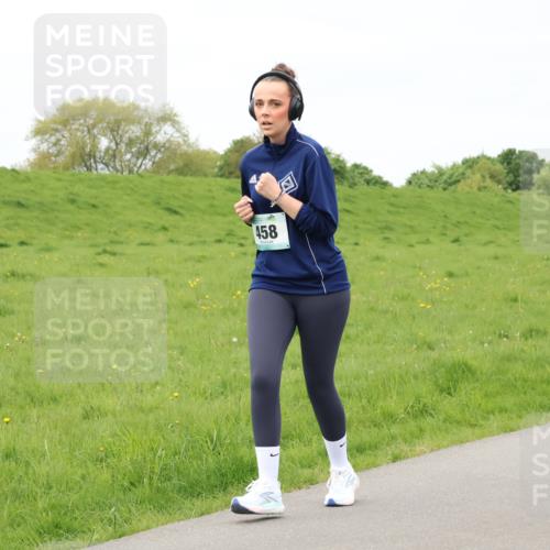 04.05.2025 - 8. Wedeler Halbmarathon Lena Gebhardt http://msf.ph/oto/7838430 04.05.2025 11:37:15 Laufen 458 meine-sportfotos.de