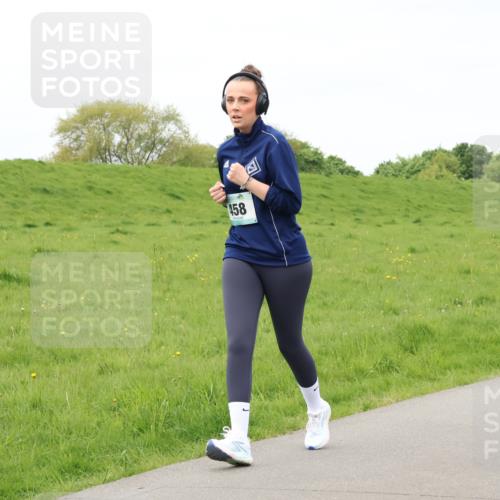 04.05.2025 - 8. Wedeler Halbmarathon Lena Gebhardt http://msf.ph/oto/7838435 04.05.2025 11:37:15 Laufen 458 meine-sportfotos.de