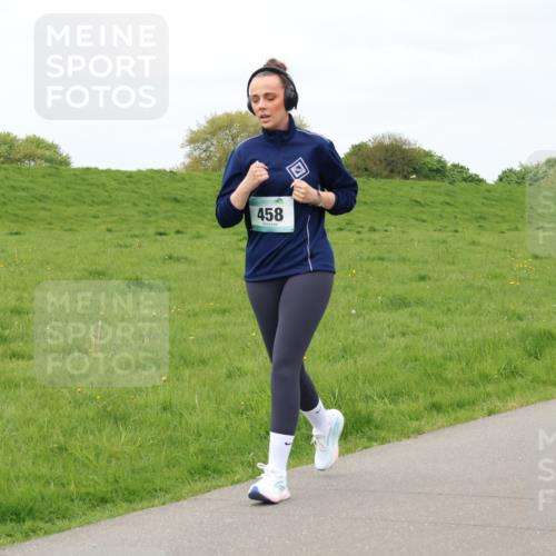 04.05.2025 - 8. Wedeler Halbmarathon Lena Gebhardt http://msf.ph/oto/7838442 04.05.2025 11:37:16 Laufen 458 meine-sportfotos.de