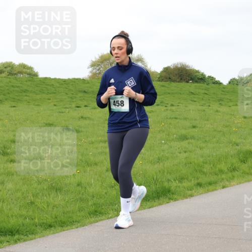 04.05.2025 - 8. Wedeler Halbmarathon Lena Gebhardt http://msf.ph/oto/7838447 04.05.2025 11:37:16 Laufen 458 meine-sportfotos.de