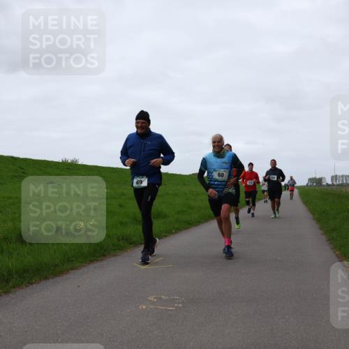 04.05.2025 - 8. Wedeler Halbmarathon Yannick Fuchs http://msf.ph/oto/7838544 04.05.2025 11:25:21 Laufen 88, 89 meine-sportfotos.de