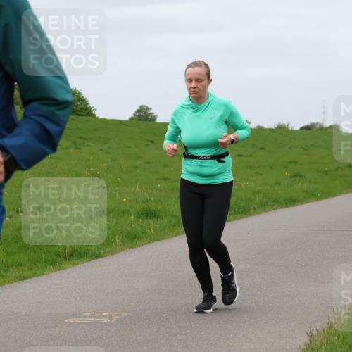 04.05.2025 - 8. Wedeler Halbmarathon Lena Gebhardt http://msf.ph/oto/7838551 04.05.2025 11:37:35 Laufen 4001 meine-sportfotos.de