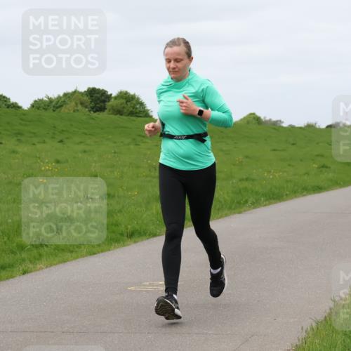 04.05.2025 - 8. Wedeler Halbmarathon Lena Gebhardt http://msf.ph/oto/7838555 04.05.2025 11:37:35 Laufen 1007 meine-sportfotos.de