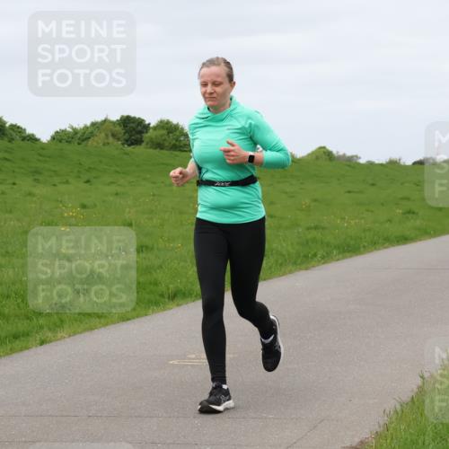 04.05.2025 - 8. Wedeler Halbmarathon Lena Gebhardt http://msf.ph/oto/7838557 04.05.2025 11:37:35 Laufen  meine-sportfotos.de