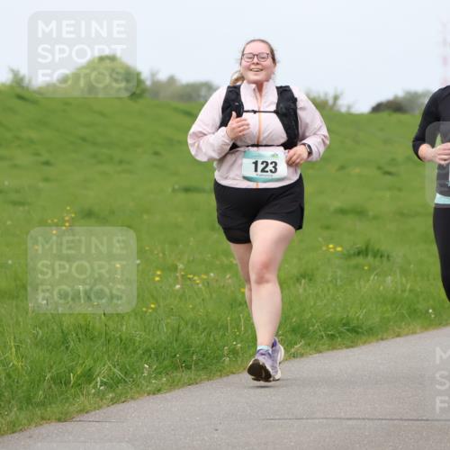 04.05.2025 - 8. Wedeler Halbmarathon Lena Gebhardt http://msf.ph/oto/7838626 04.05.2025 11:38:14 Laufen 123, 1166 meine-sportfotos.de