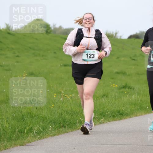04.05.2025 - 8. Wedeler Halbmarathon Lena Gebhardt http://msf.ph/oto/7838628 04.05.2025 11:38:14 Laufen 123, 1166 meine-sportfotos.de