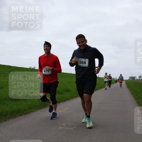 04.05.2025 - 8. Wedeler Halbmarathon Yannick Fuchs http://msf.ph/oto/7838728 04.05.2025 11:25:25 Laufen 476, 569 meine-sportfotos.de