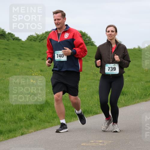 04.05.2025 - 8. Wedeler Halbmarathon Lena Gebhardt http://msf.ph/oto/7838778 04.05.2025 11:38:33 Laufen 740, 739 meine-sportfotos.de