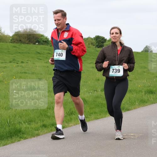 04.05.2025 - 8. Wedeler Halbmarathon Lena Gebhardt http://msf.ph/oto/7838782 04.05.2025 11:38:33 Laufen 740, 739 meine-sportfotos.de