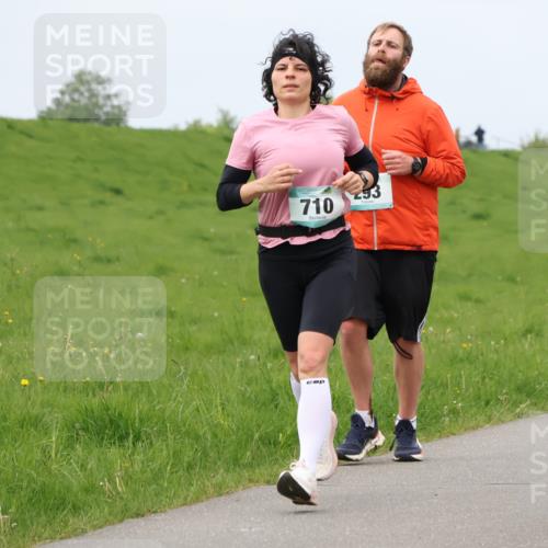 04.05.2025 - 8. Wedeler Halbmarathon Lena Gebhardt http://msf.ph/oto/7838813 04.05.2025 11:38:43 Laufen 710, 293, 360, 03 meine-sportfotos.de