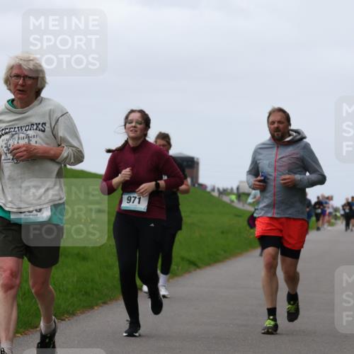 04.05.2025 - 8. Wedeler Halbmarathon Yannick Fuchs http://msf.ph/oto/7838830 04.05.2025 11:25:27 Laufen 971 meine-sportfotos.de
