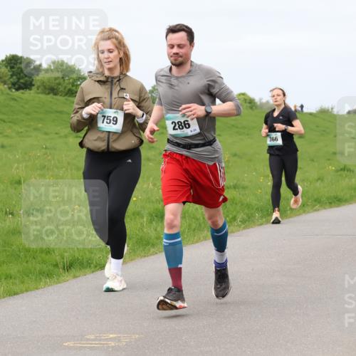 04.05.2025 - 8. Wedeler Halbmarathon Lena Gebhardt http://msf.ph/oto/7838854 04.05.2025 11:38:58 Laufen 759, 286, 25, 115, 355, 366 meine-sportfotos.de