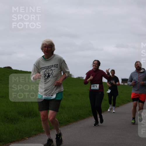 04.05.2025 - 8. Wedeler Halbmarathon Yannick Fuchs http://msf.ph/oto/7838884 04.05.2025 11:25:29 Laufen 971, 21 meine-sportfotos.de