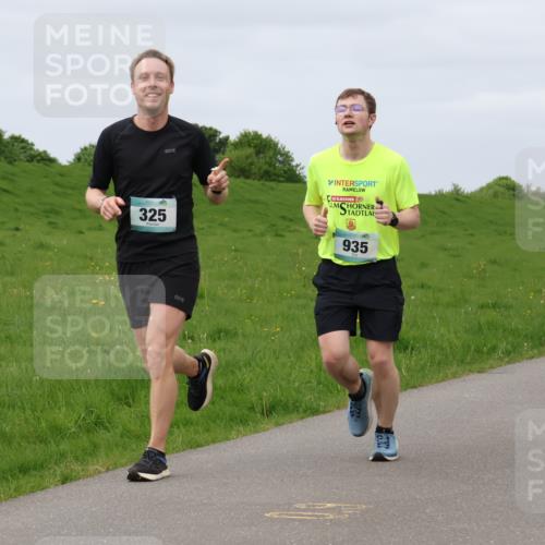 04.05.2025 - 8. Wedeler Halbmarathon Lena Gebhardt http://msf.ph/oto/7839030 04.05.2025 11:39:53 Laufen 325, 935 meine-sportfotos.de