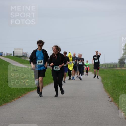 04.05.2025 - 8. Wedeler Halbmarathon Yannick Fuchs http://msf.ph/oto/7839046 04.05.2025 12:04:13 Laufen 608, 609 meine-sportfotos.de