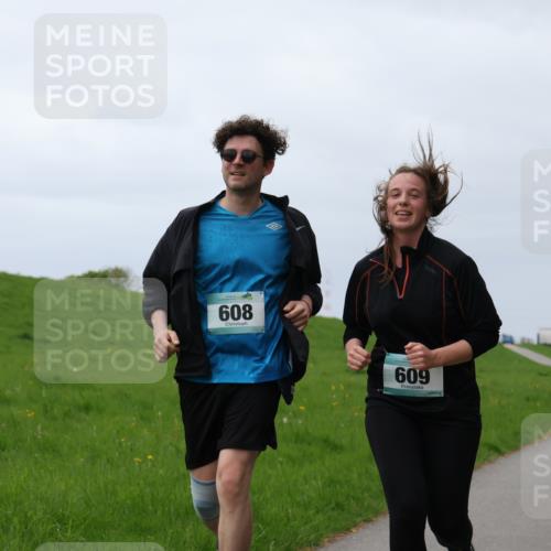 04.05.2025 - 8. Wedeler Halbmarathon Yannick Fuchs http://msf.ph/oto/7839188 04.05.2025 12:04:25 Laufen 608, 609 meine-sportfotos.de