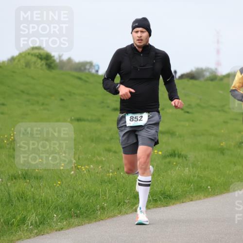 04.05.2025 - 8. Wedeler Halbmarathon Lena Gebhardt http://msf.ph/oto/7839263 04.05.2025 11:42:26 Laufen 852, 461, 76 meine-sportfotos.de