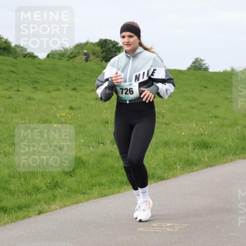 04.05.2025 - 8. Wedeler Halbmarathon Lena Gebhardt http://msf.ph/oto/7839339 04.05.2025 11:43:02 Laufen 726, 222 meine-sportfotos.de
