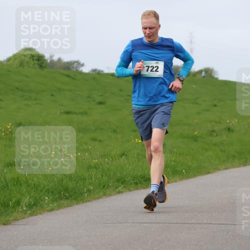04.05.2025 - 8. Wedeler Halbmarathon Lena Gebhardt http://msf.ph/oto/7839393 04.05.2025 11:43:30 Laufen 722 meine-sportfotos.de