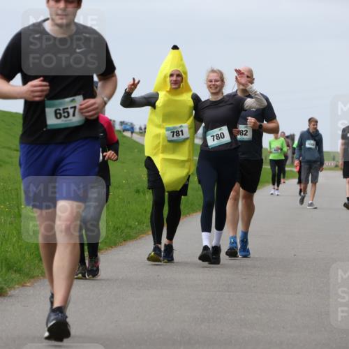 04.05.2025 - 8. Wedeler Halbmarathon Yannick Fuchs http://msf.ph/oto/7839405 04.05.2025 12:04:35 Laufen 657, 781, 780, 82, 1005, 683 meine-sportfotos.de