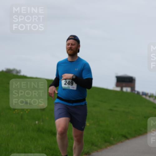 04.05.2025 - 8. Wedeler Halbmarathon Yannick Fuchs http://msf.ph/oto/7839415 04.05.2025 11:47:19 Laufen 249 meine-sportfotos.de
