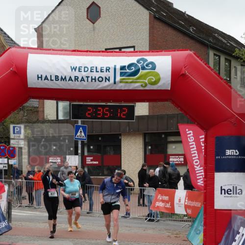 04.05.2025 - 8. Wedeler Halbmarathon Felixshl http://msf.ph/oto/7839424 04.05.2025 12:35:10 Ziel 698, 856 meine-sportfotos.de
