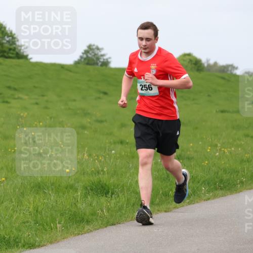 04.05.2025 - 8. Wedeler Halbmarathon Lena Gebhardt http://msf.ph/oto/7839431 04.05.2025 11:43:43 Laufen 256, 233 meine-sportfotos.de