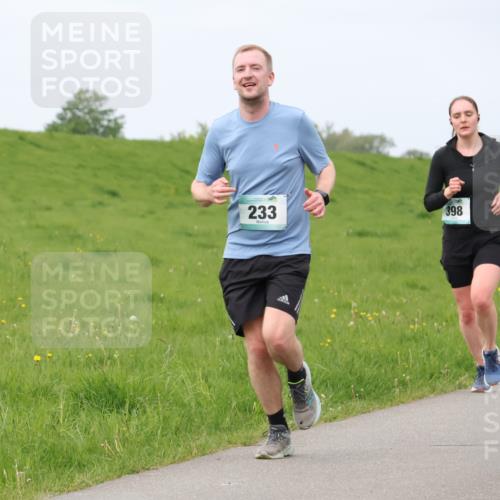 04.05.2025 - 8. Wedeler Halbmarathon Lena Gebhardt http://msf.ph/oto/7839445 04.05.2025 11:43:45 Laufen 233, 398 meine-sportfotos.de