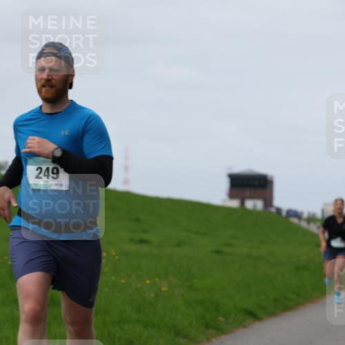 04.05.2025 - 8. Wedeler Halbmarathon Yannick Fuchs http://msf.ph/oto/7839447 04.05.2025 11:47:19 Laufen 249 meine-sportfotos.de
