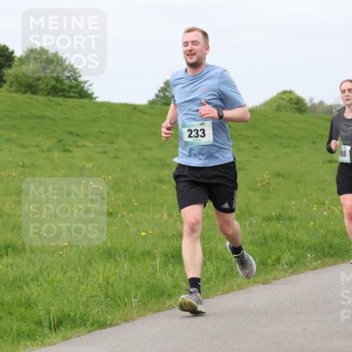 04.05.2025 - 8. Wedeler Halbmarathon Lena Gebhardt http://msf.ph/oto/7839451 04.05.2025 11:43:45 Laufen 233, 98 meine-sportfotos.de