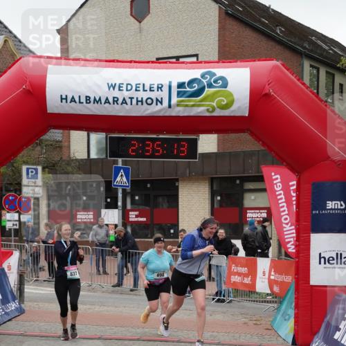 04.05.2025 - 8. Wedeler Halbmarathon Felixshl http://msf.ph/oto/7839502 04.05.2025 12:35:11 Ziel 698, 856 meine-sportfotos.de