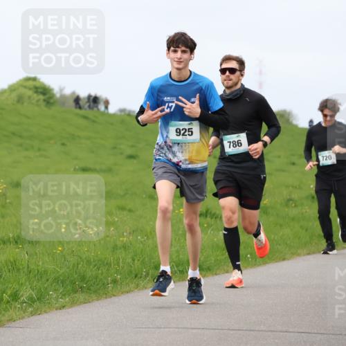 04.05.2025 - 8. Wedeler Halbmarathon Lena Gebhardt http://msf.ph/oto/7839548 04.05.2025 11:44:11 Laufen 925, 786, 720, 343, 719 meine-sportfotos.de