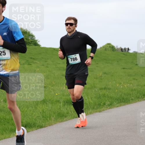 04.05.2025 - 8. Wedeler Halbmarathon Lena Gebhardt http://msf.ph/oto/7839561 04.05.2025 11:44:14 Laufen 925, 786, 720 meine-sportfotos.de