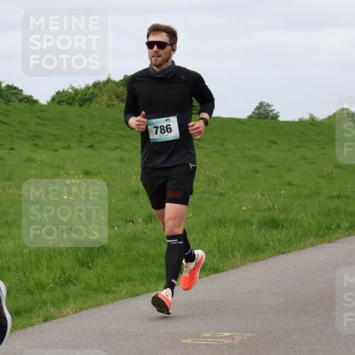04.05.2025 - 8. Wedeler Halbmarathon Lena Gebhardt http://msf.ph/oto/7839568 04.05.2025 11:44:15 Laufen 5, 786, 720 meine-sportfotos.de