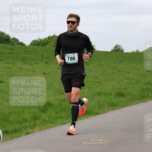04.05.2025 - 8. Wedeler Halbmarathon Lena Gebhardt http://msf.ph/oto/7839569 04.05.2025 11:44:15 Laufen 786, 720 meine-sportfotos.de