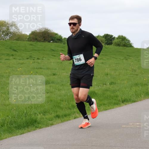 04.05.2025 - 8. Wedeler Halbmarathon Lena Gebhardt http://msf.ph/oto/7839577 04.05.2025 11:44:15 Laufen 786 meine-sportfotos.de