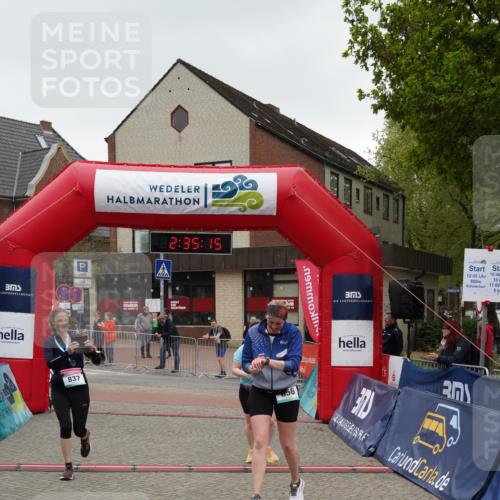 04.05.2025 - 8. Wedeler Halbmarathon Felixshl http://msf.ph/oto/7839578 04.05.2025 12:35:12 Ziel 698, 856 meine-sportfotos.de