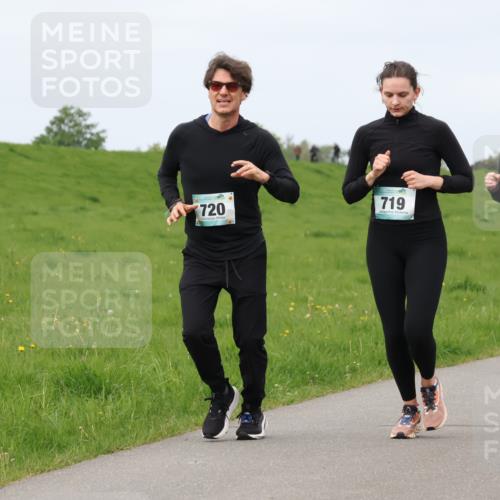 04.05.2025 - 8. Wedeler Halbmarathon Lena Gebhardt http://msf.ph/oto/7839581 04.05.2025 11:44:17 Laufen 720, 719, 343 meine-sportfotos.de